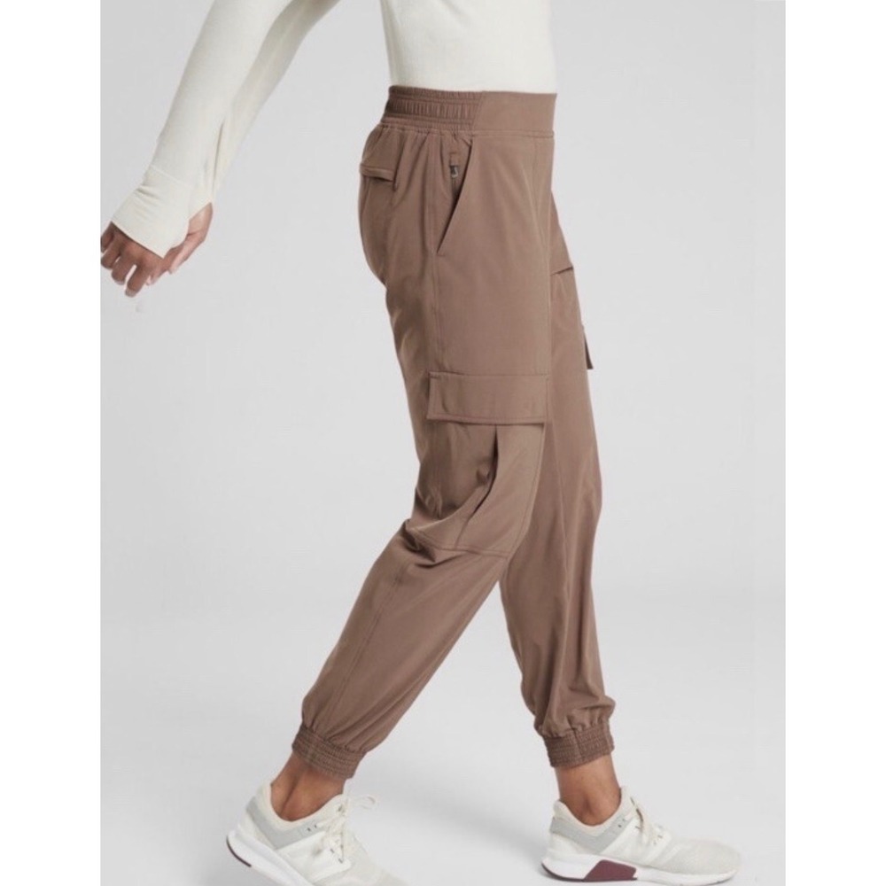 Athleta Headlands Hybrid Cargo Joggers Mauve Brown Hiking Travel Pants Women S